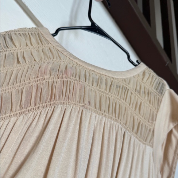 DR2 Women's Cream Sleeveless Blouse - Picture 4 of 6